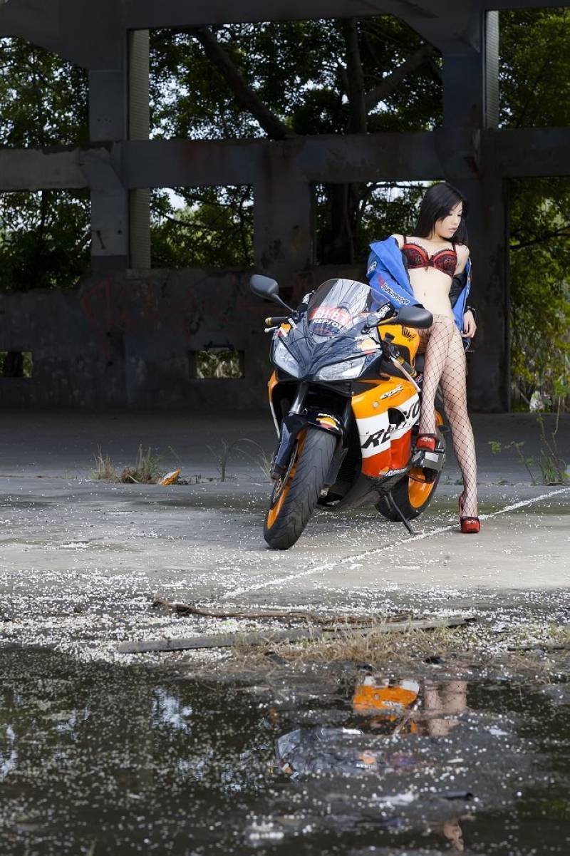 重机车比尼写真美女  [凱渥@ Lina]